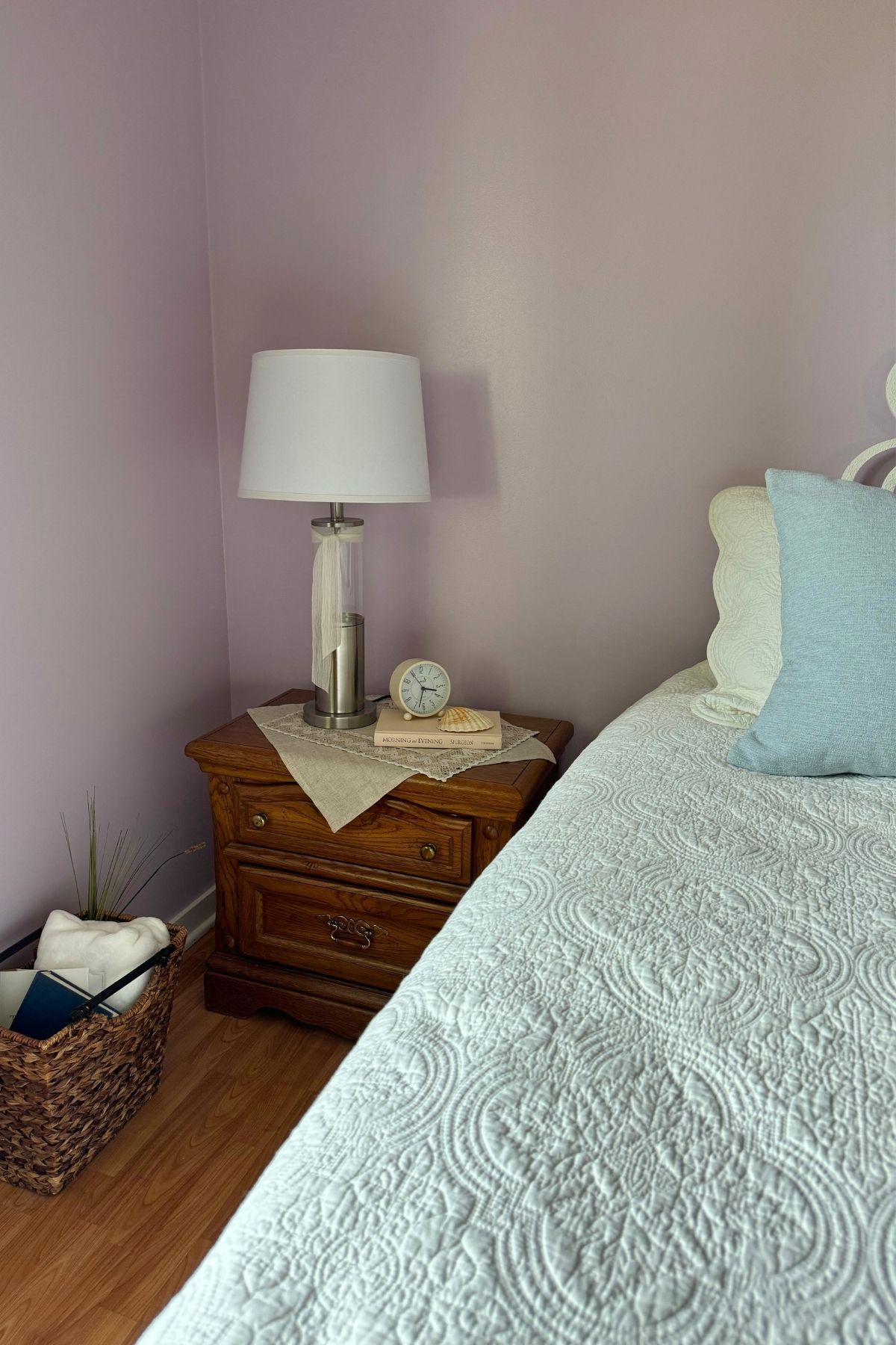 Lake cottage bedroom idea in ivory and light blue. Oak nightstand