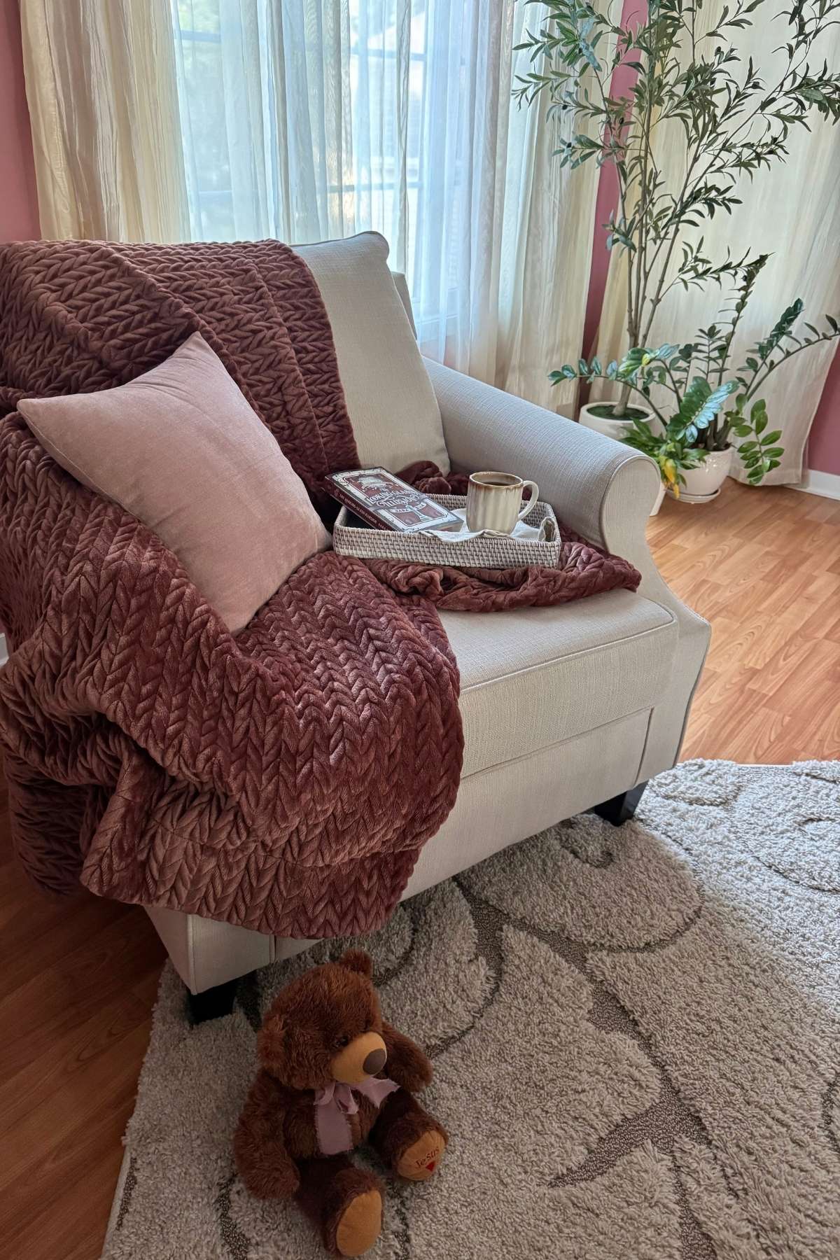 autumn reading nook in the living room Autumn reading nook with faded roze throw blanket and a tea tray.